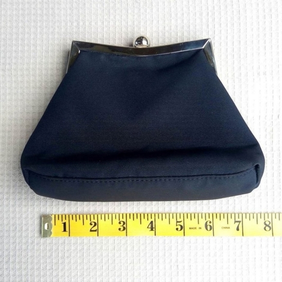 Liz Claiborne clutch purse - Picture 3 of 9